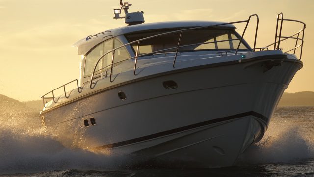 motor-yacht-634925_1280